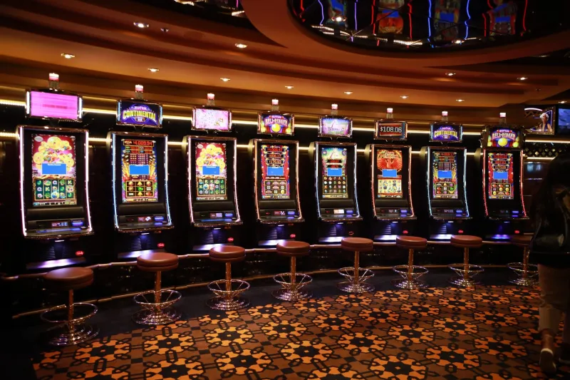 Rosso, Oro e Tropici: Come i Colori delle Slot Latino-Americane Condizionano le Tue Scommesse