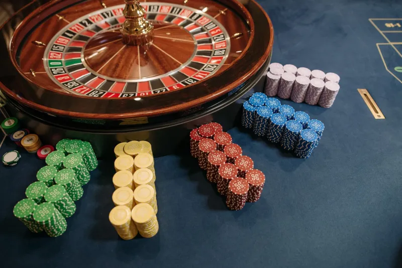 Roulette Live con Croupier Latini: Come Osservare il Tavolo Senza Cadere nelle Trappole
